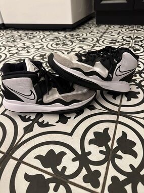 KD men’s basketball shoes